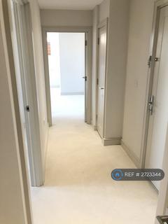 1 bedroom flat to rent, High Street, Uxbridge, UB8