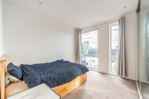 2 bedroom flat for sale, Keble Court, Hayling Way, Edgware, HA8