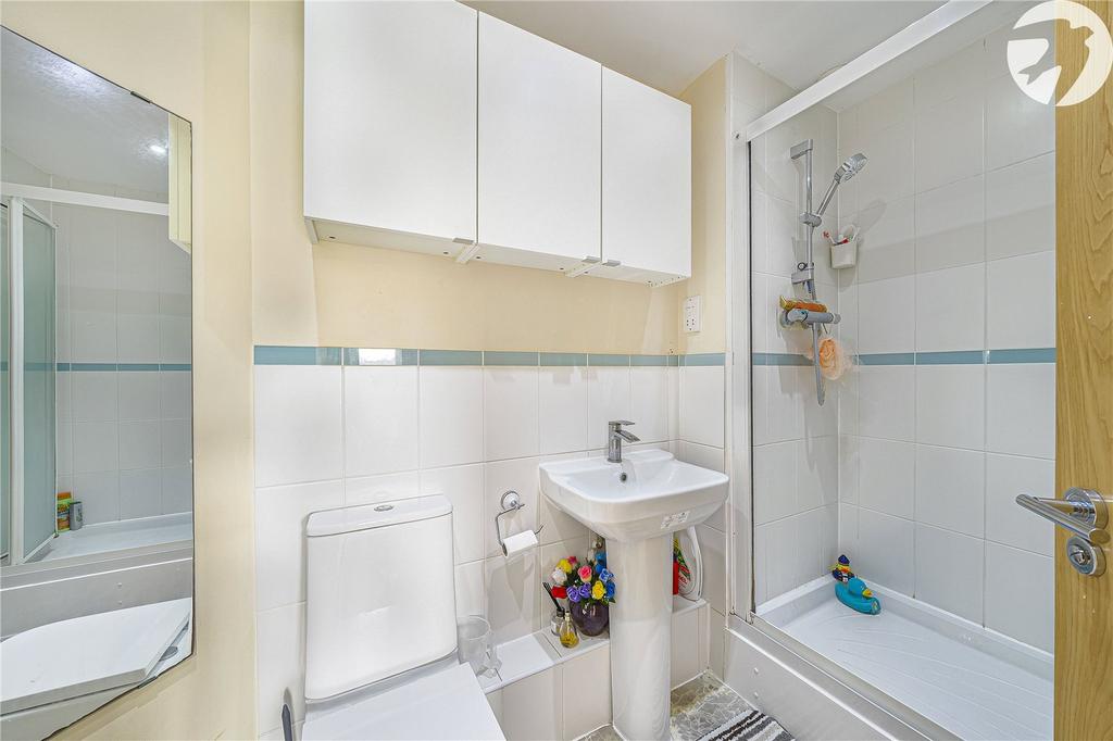 Ensuite To Bed 1