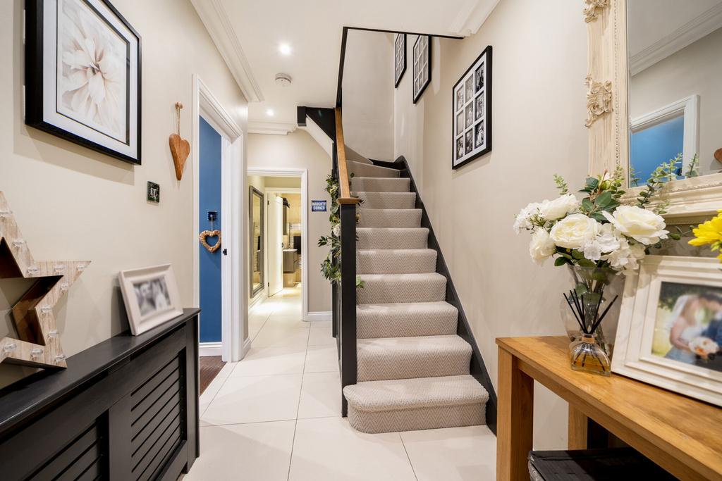 1386838 1 6933299...