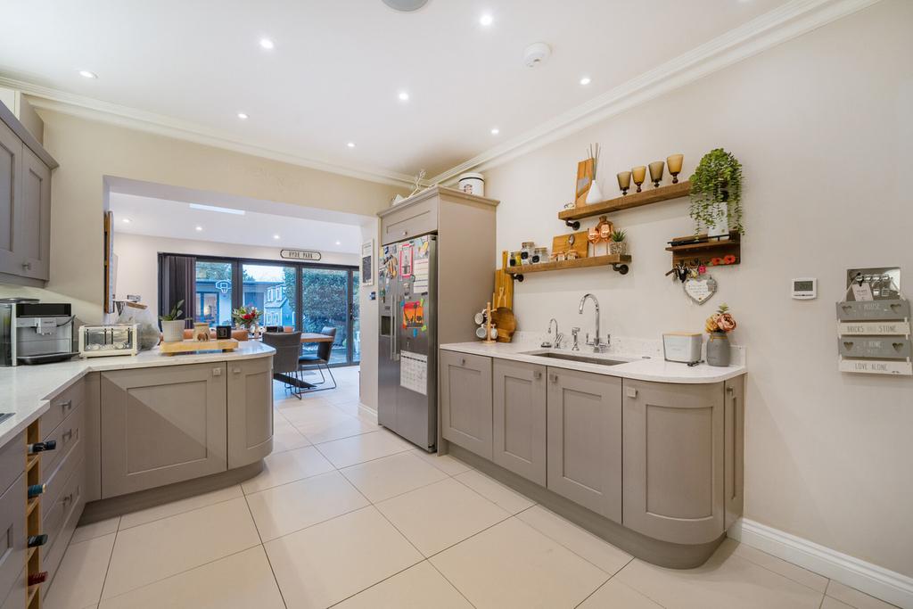 1386838 21 693329...