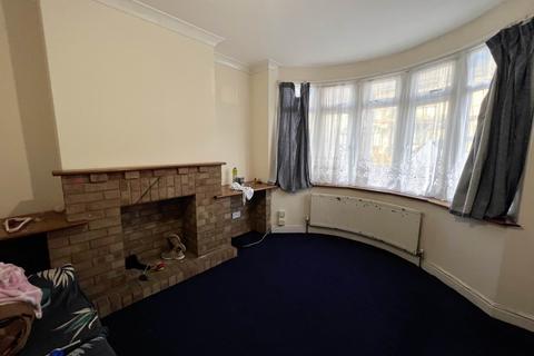 undefined, Chester Avenue, Luton LU4
