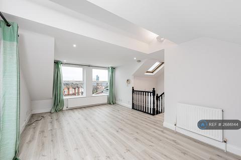 3 bedroom flat to rent, Earlsfield Road, London, SW18