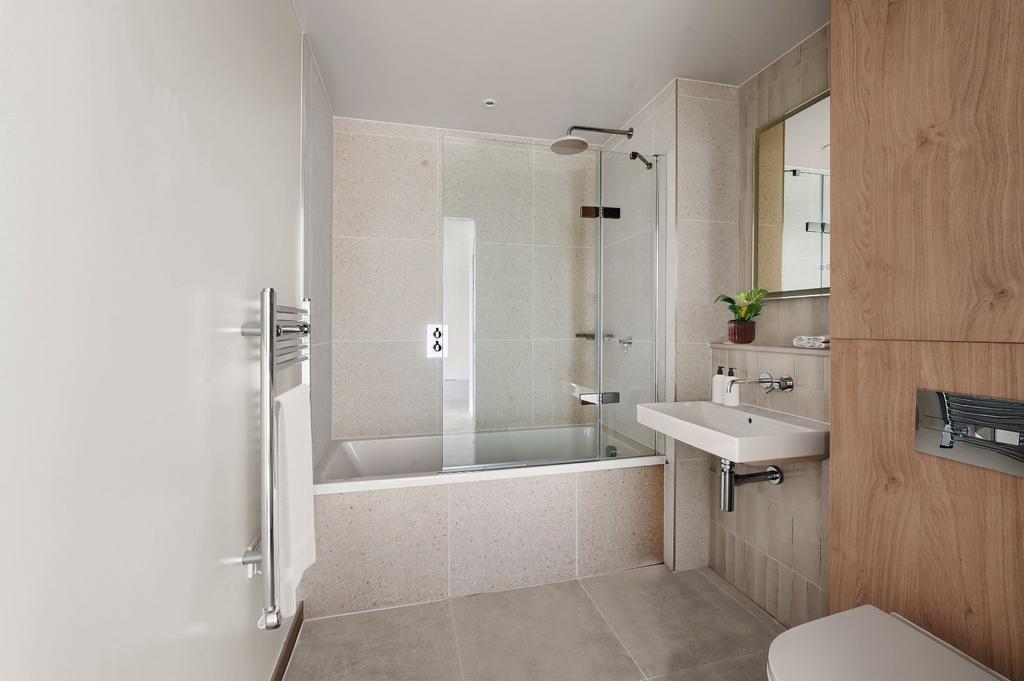 1 Bed Show Flat