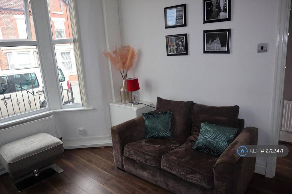 Front Room/Bay Window