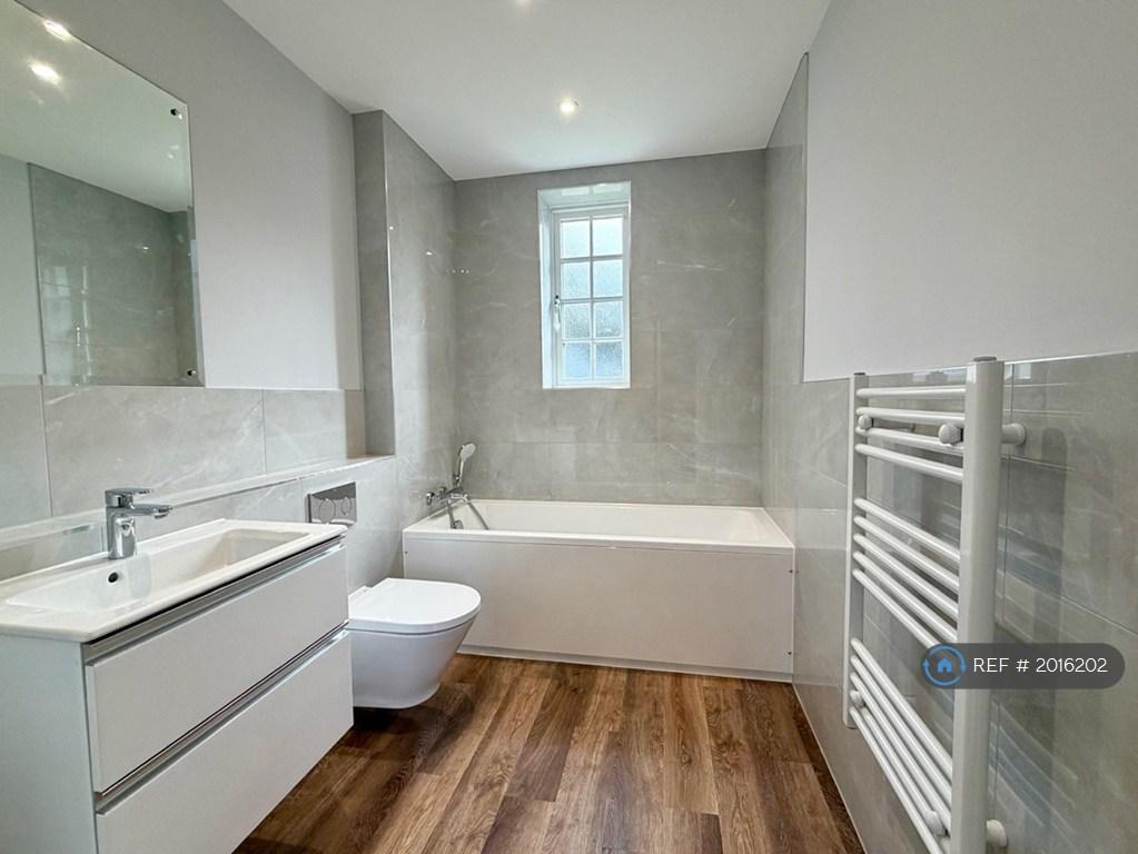 Main Bathroom/Wc