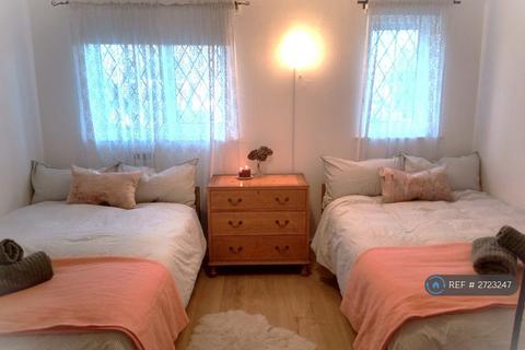 1 bedroom terraced house to rent, Tall Trees, Colnbrook, Slough, SL3