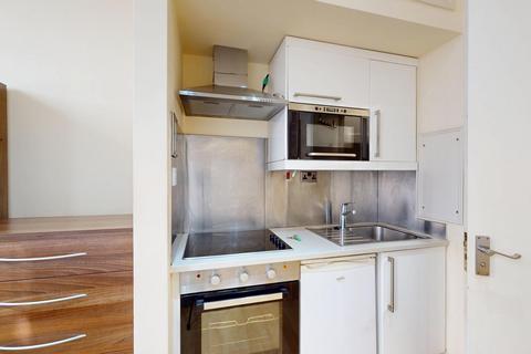 Studio to rent, Brondesbury Park