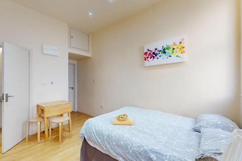 Studio to rent, Brondesbury Park