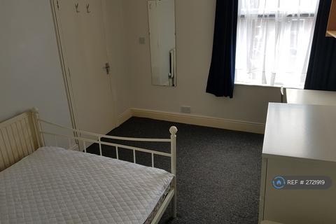 5 bedroom semi-detached house to rent, Derby Grove, Nottingham, NG7