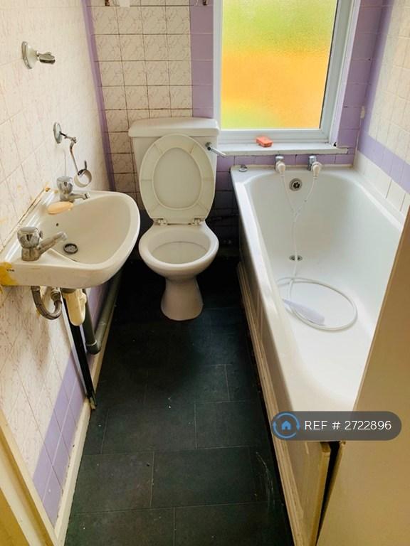 Bathroom Upstairs