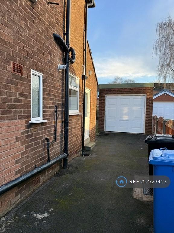 Side/Garage