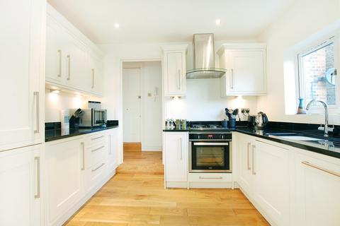 2 bedroom apartment to rent, Worple Road, SW19
