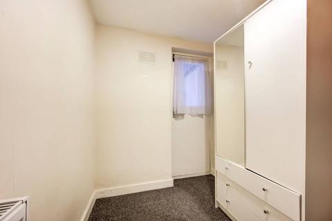 3 bedroom flat to rent, Beethoven street, West Kilburn, London, W10