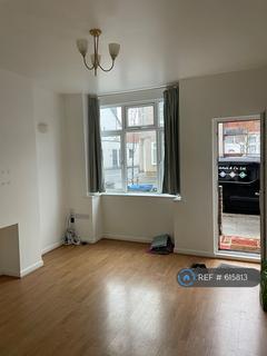 2 bedroom terraced house to rent, Oakwood Avenue, Mitcham, CR4