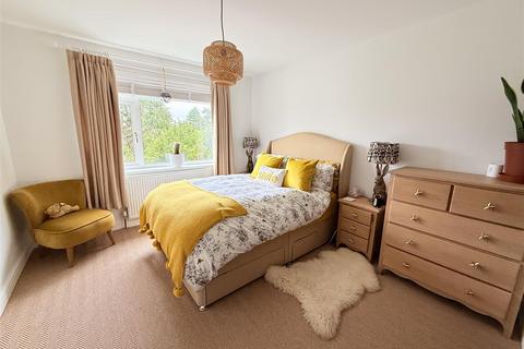 2 bedroom flat to rent, Weston Road, Bath BA1