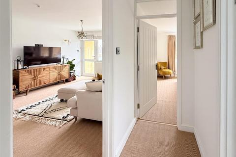 2 bedroom flat to rent, Weston Road, Bath BA1