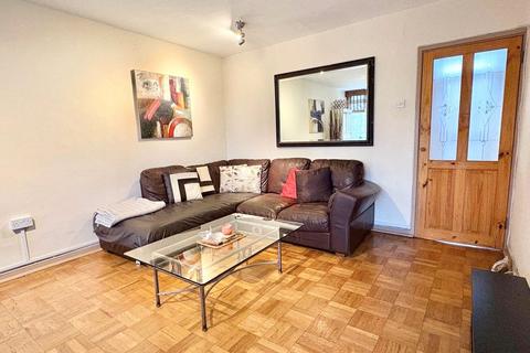 3 bedroom apartment to rent, Garden Royal, Putney, SW15