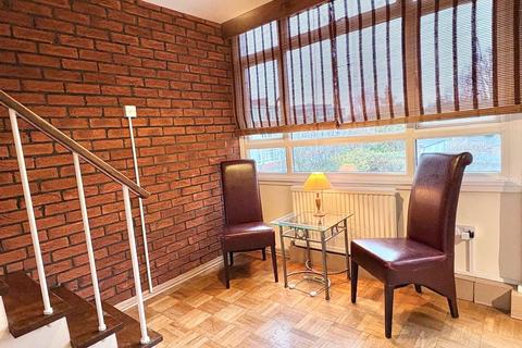 Garden Royal, Putney, SW15