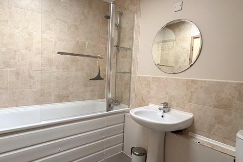 3 bedroom apartment to rent, Garden Royal, Putney, SW15