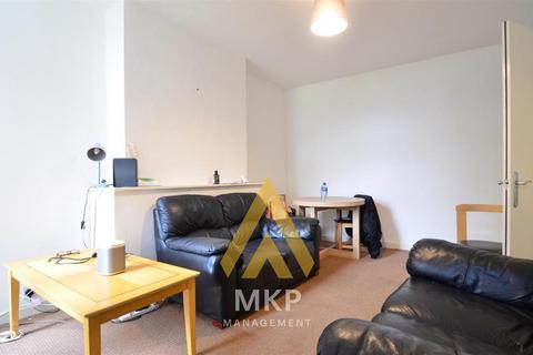 4 bedroom terraced house to rent, Warwards Lane, Selly Oak, Birmingham B29