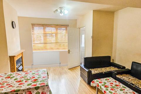 2 bedroom terraced house to rent, Plaistow, London, E13