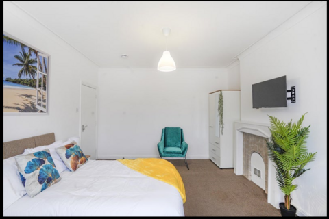 undefined, Western Avenue, London W3