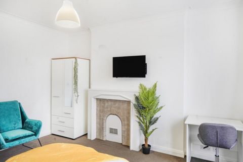 undefined, Western Avenue, London W3