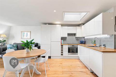 3 bedroom flat to rent, Merton Road, London