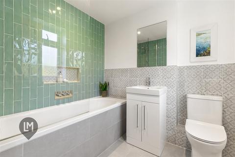 3 bedroom flat to rent, Merton Road, London