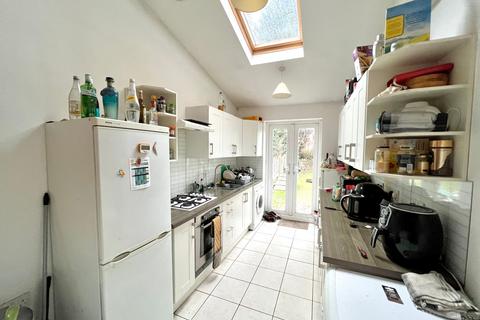 5 bedroom semi-detached house to rent, Hatherley Road, Manchester, M20
