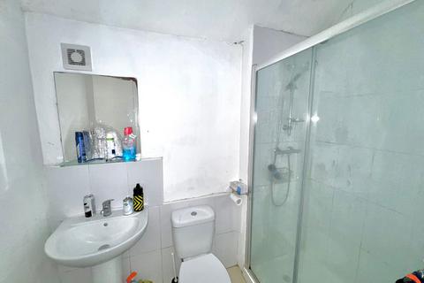 5 bedroom semi-detached house to rent, Hatherley Road, Manchester, M20