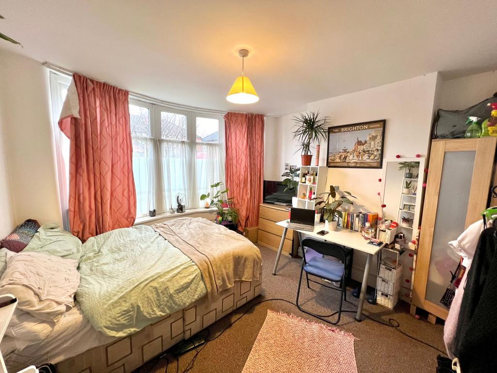 Bedroom (GF front)