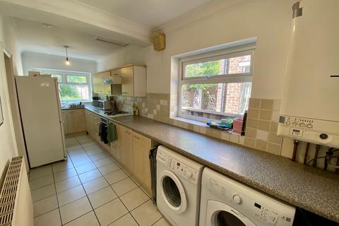 4 bedroom semi-detached house to rent, Hatherley Road, Manchester, M20