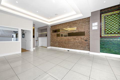 undefined, Green Lanes, Palmers Green, N13