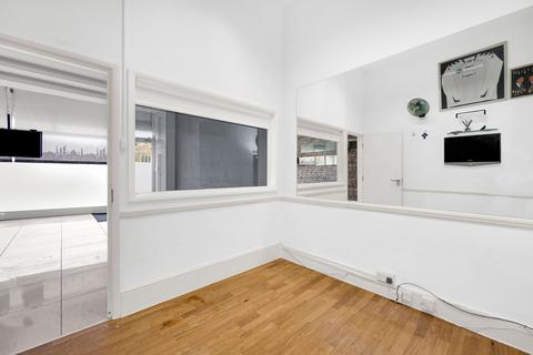 undefined, Green Lanes, Palmers Green, N13