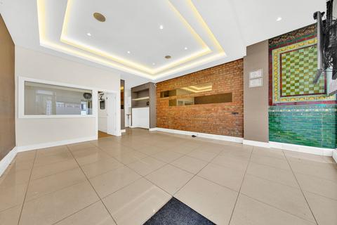undefined, Green Lanes, Palmers Green, N13