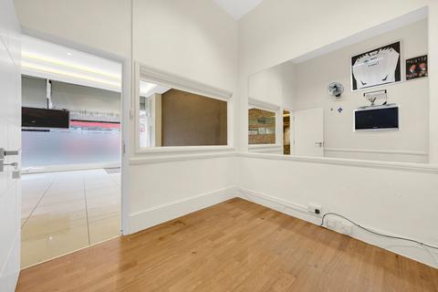 undefined, Green Lanes, Palmers Green, N13