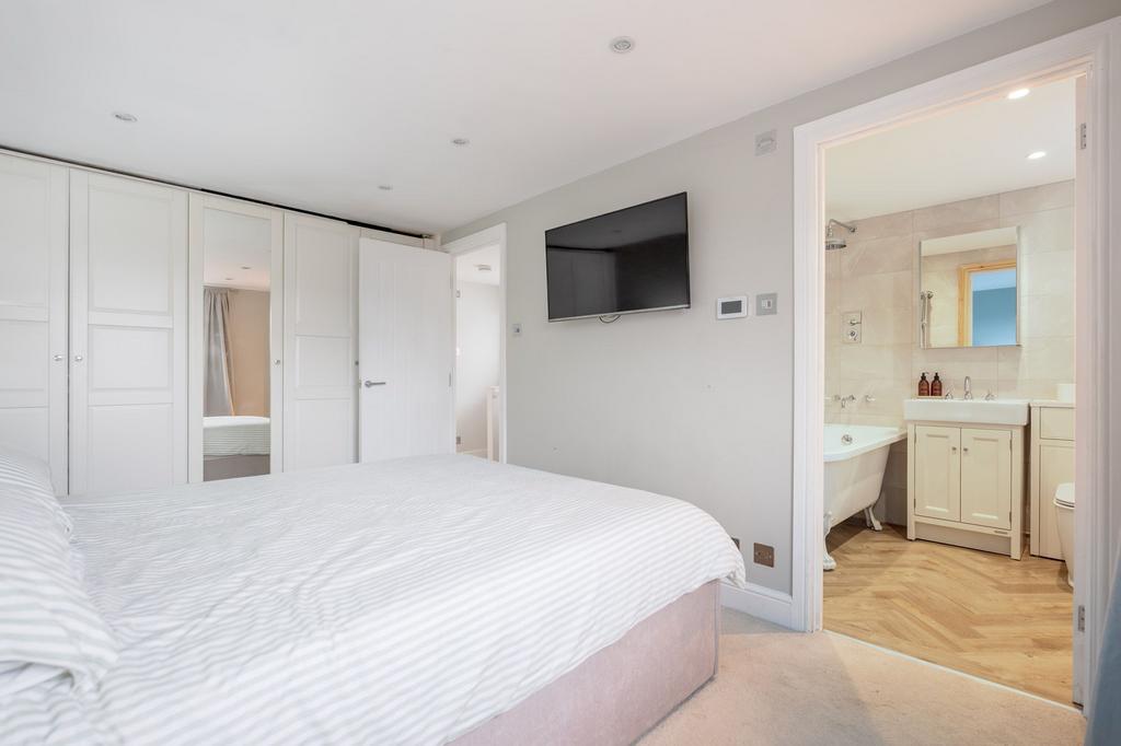 Maiin Bedroom