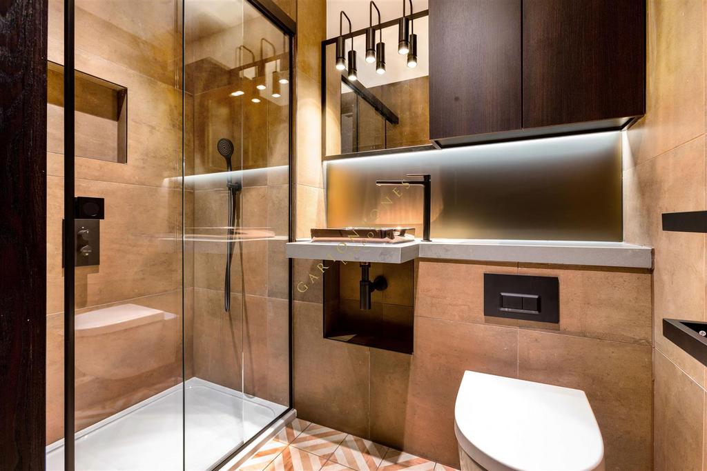 Shower room.jpg