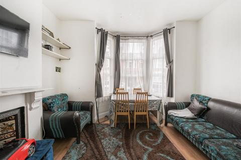 Pine Road, London, NW2