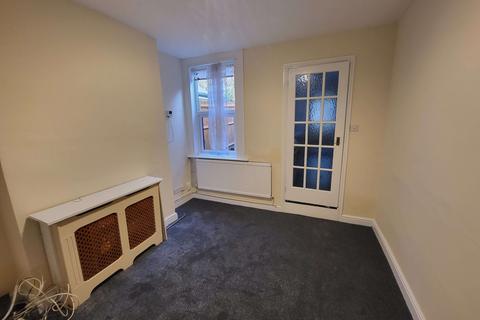 undefined, Luton LU2