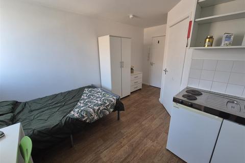 undefined, BOURNEMOUTH STUDIOS, BILLS INCLUDED