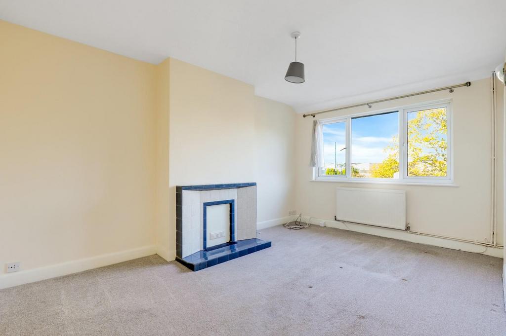 15-e8f0 JHProp World - 142 Moremead Road - 16.jpg