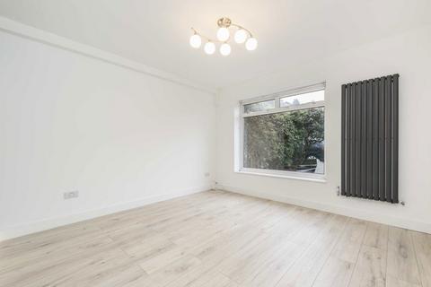 undefined, Campbell Close, Twickenham TW2