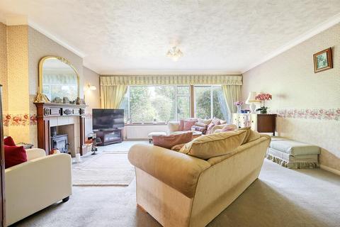 3 bedroom detached house for sale, Kiln Field, Hook End, CM15