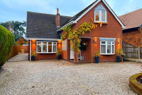 4 bedroom detached house for sale, Ferry Lane, Woodmansey, Beverley, East Riding of Yorkshi, HU17