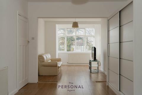 5 bedroom terraced house to rent, Hobart Road, Worcester Park
