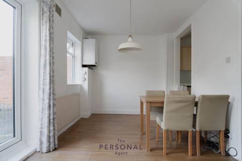 5 bedroom terraced house to rent, Hobart Road, Worcester Park