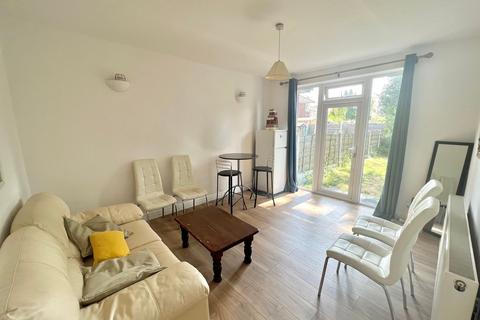 4 bedroom semi-detached house to rent, Parkville Road, Manchester, M20